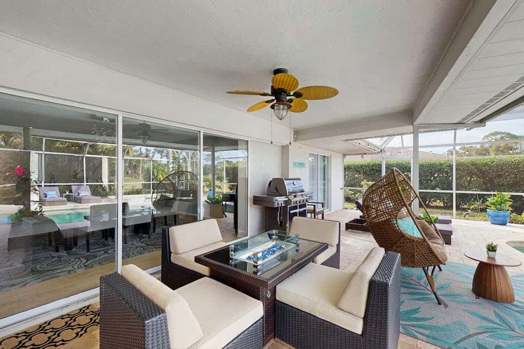 Dog friendly home with private pool, on golf course, and washer and dryer