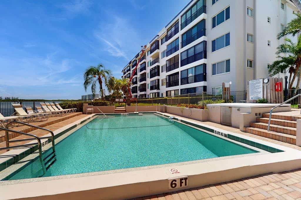 Waterfront condo with pool, internet & breathtaking balcony views