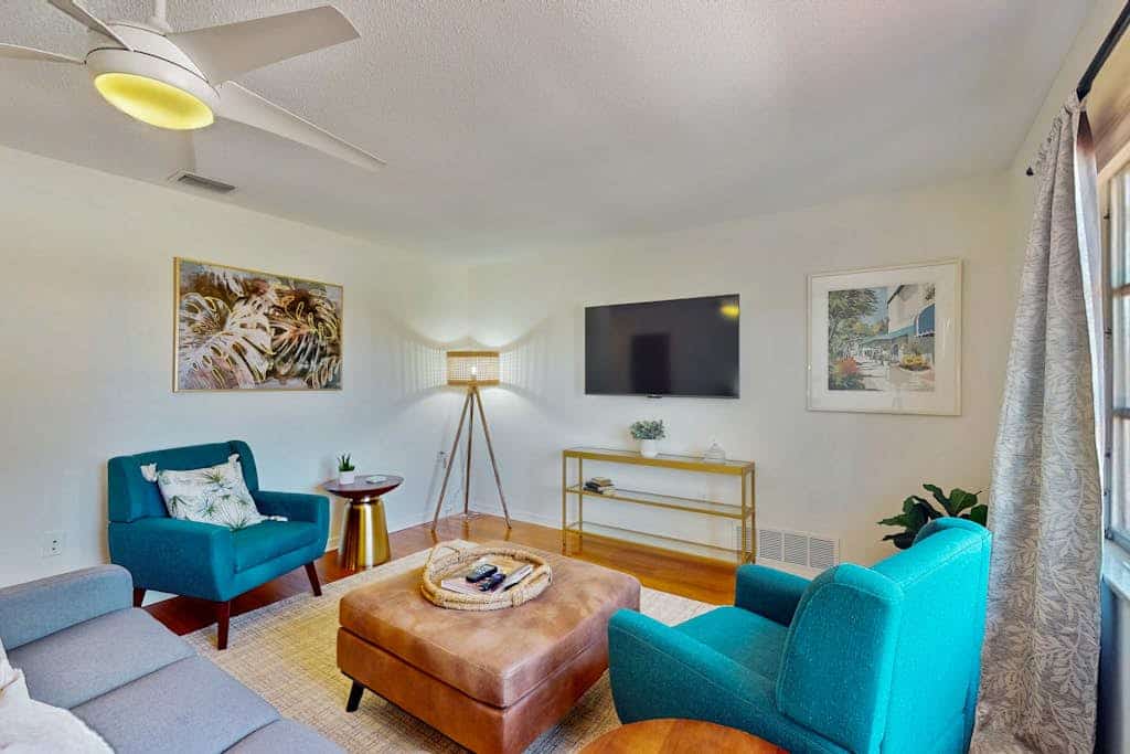 Cozy home with with washer and dryer, internet, and short drive to beach