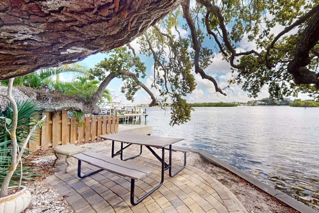 Lovely Siesta Key condo with patio, pool & bay view - near beach