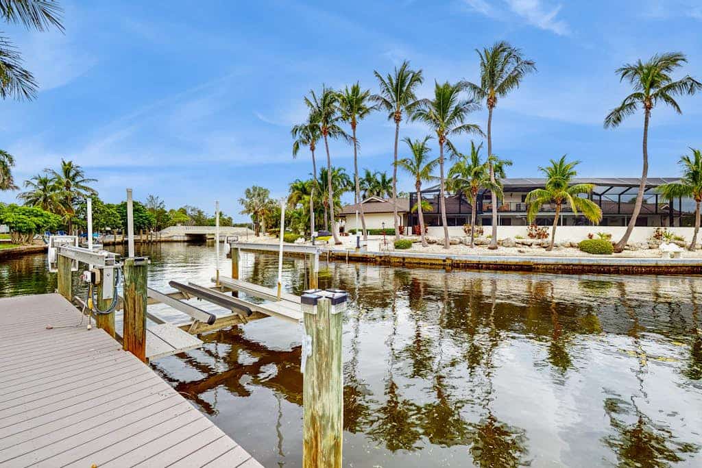 Waterfront retreat with pool ,dock, family friendly, steps to the Gulf, W/D