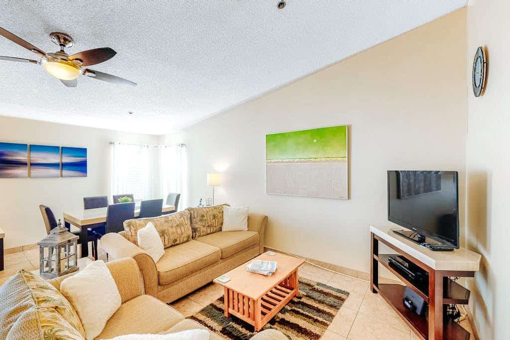 Inviting Condo with Shared Pool, High-Speed WiFi, and Central AC
