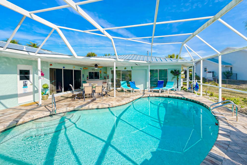 Waterfront home with pool dock accessible to Gulf with AC & WD