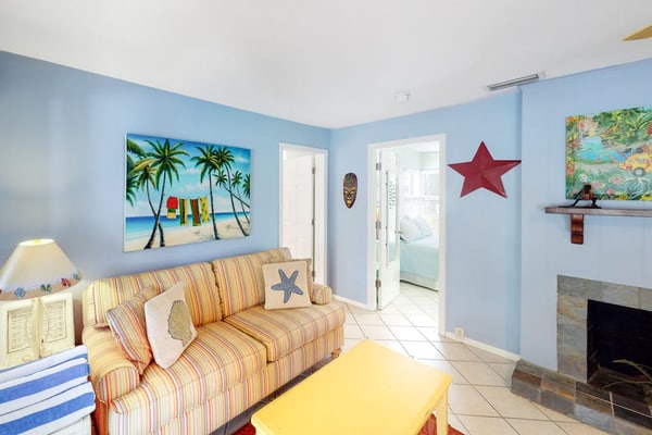 Dog-friendly family home with WiFi, central AC, private W/D - close to beach
