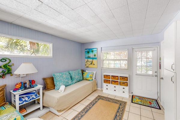 Ground-floor duplex with fast WiFi, central AC & grill