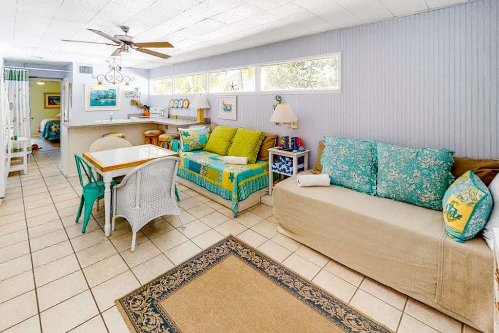Ground-floor duplex with fast WiFi, central AC & grill