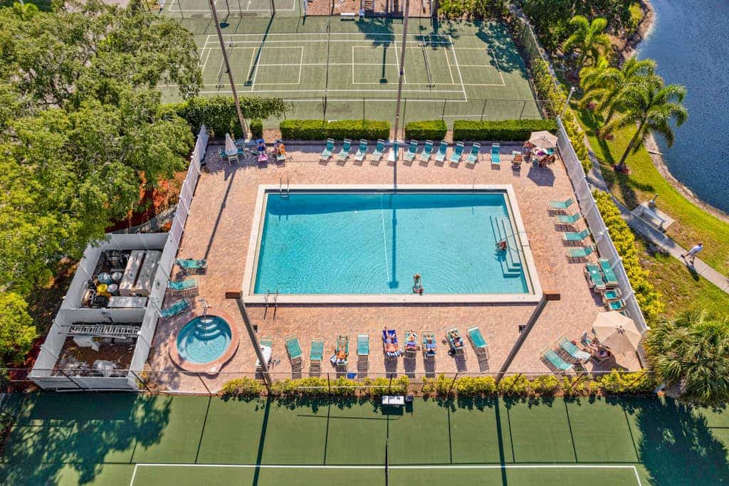First-floor condo with pools, hot tubs & tennis - near IMG & Gulf beaches