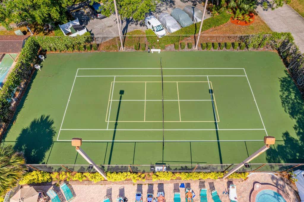 First-floor condo with pools, hot tubs & tennis - near IMG & Gulf beaches
