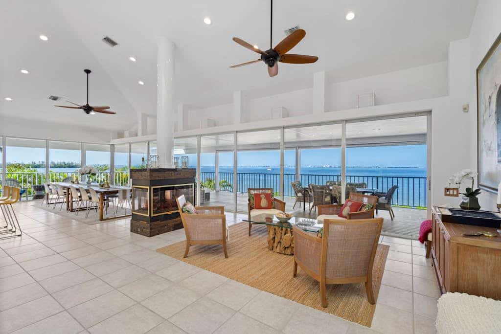 Stunning waterfront retreat w/ panoramic view, spectacular sunsets & Heated pool