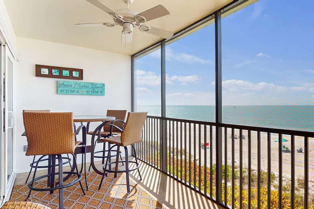 Oceanfront condo with WiFi, & ocean views, walk to free trolley