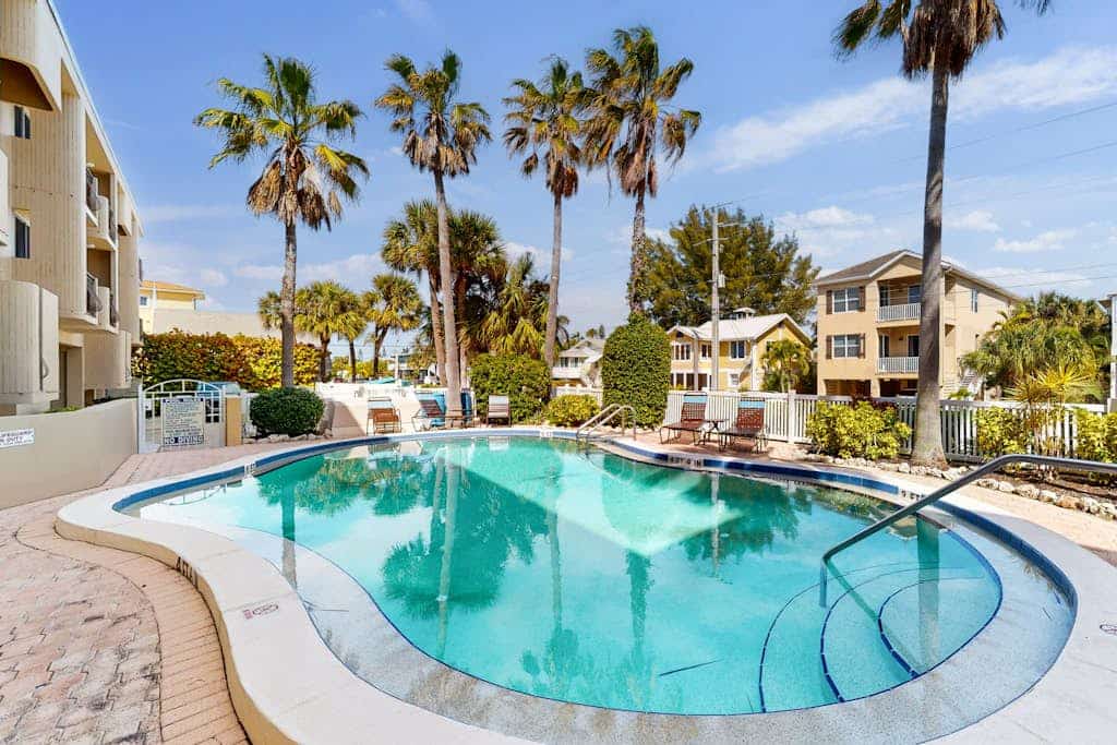 Oceanfront condo with WiFi, & ocean views, walk to free trolley