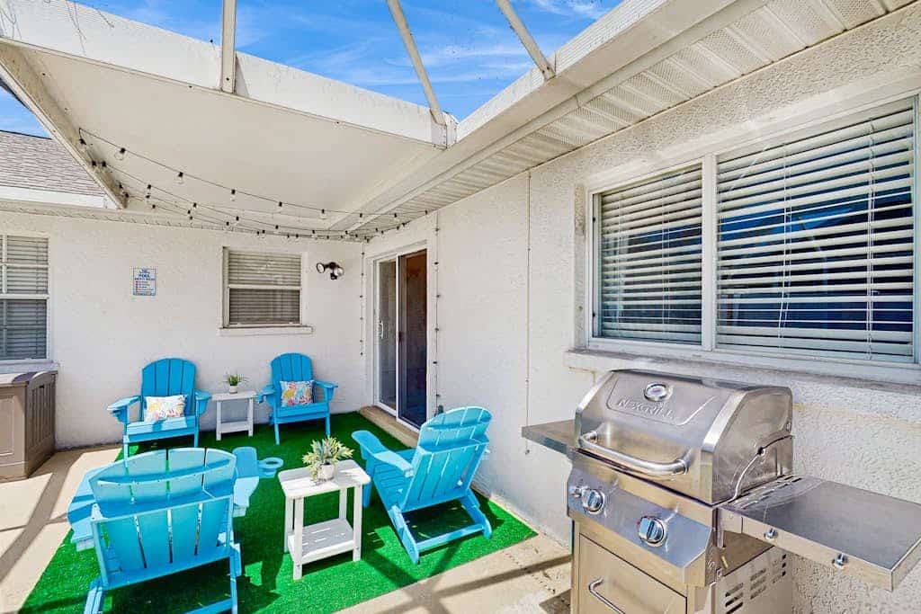 Centrally located and dog friendly with heated pool, WIFI, pool table and WD