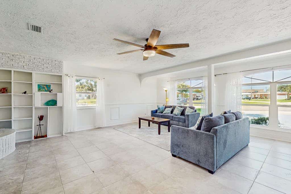 Cozy home with washer and dryer, internet, and prime location