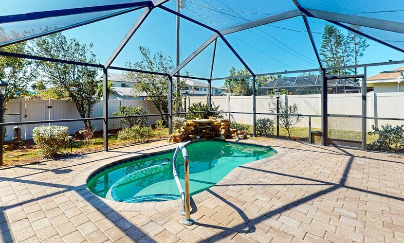 Spacious home with beautiful pool & waterfall -close to beaches and IMG Academ