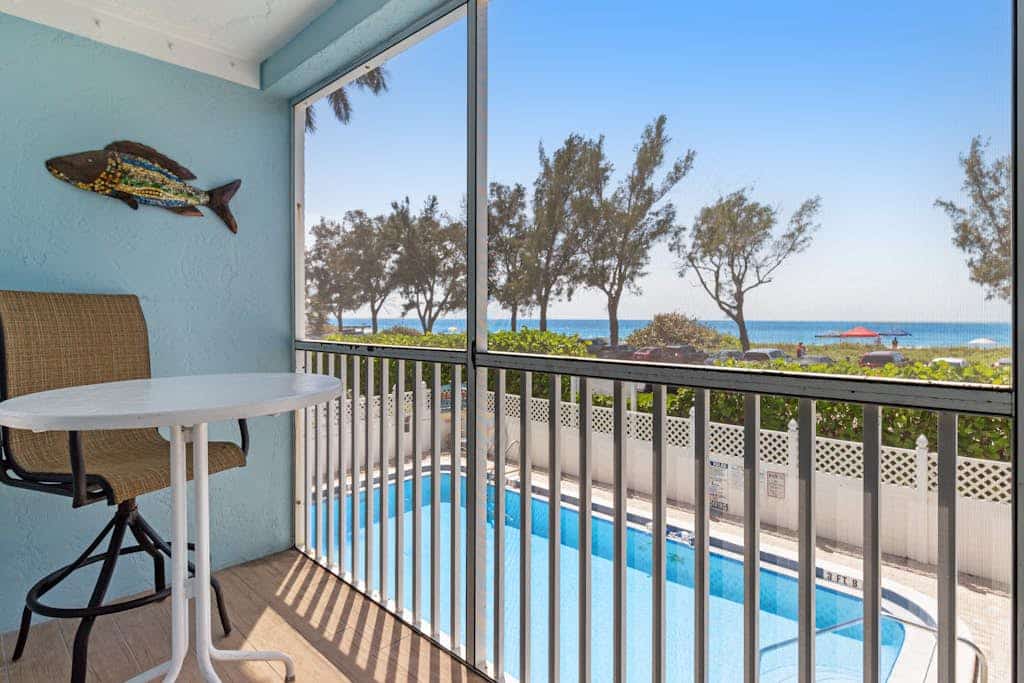 Oceanview condo with WiFi & pool - across the street from the beach