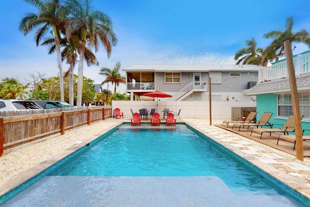 2nd-floor duplex near beach with heated pool, grill, balcony, & W/D