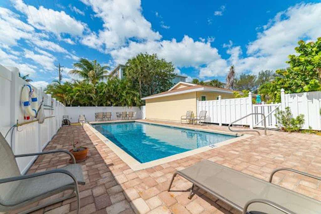 Anna Maria Island condo with heated pool, short walk from the beach