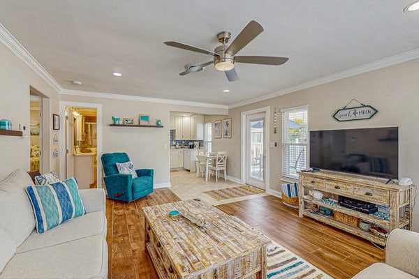 Anna Maria Island condo with heated pool, short walk from the beach