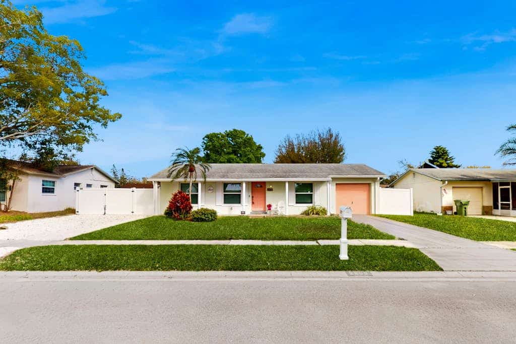 Dog-friendly home with private, heated pool, lanai, BBQ, & W/D