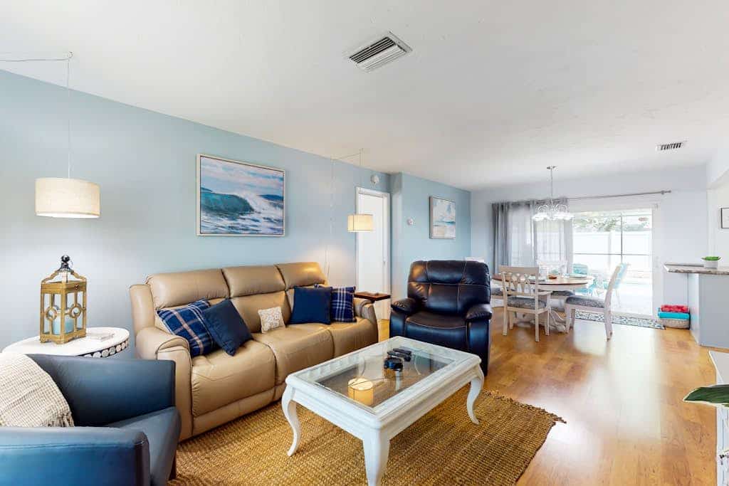 Dog-friendly home with private, heated pool, lanai, BBQ, & W/D