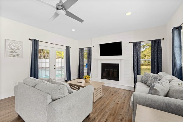 Renovated home, private pool, screened patio, & W/D