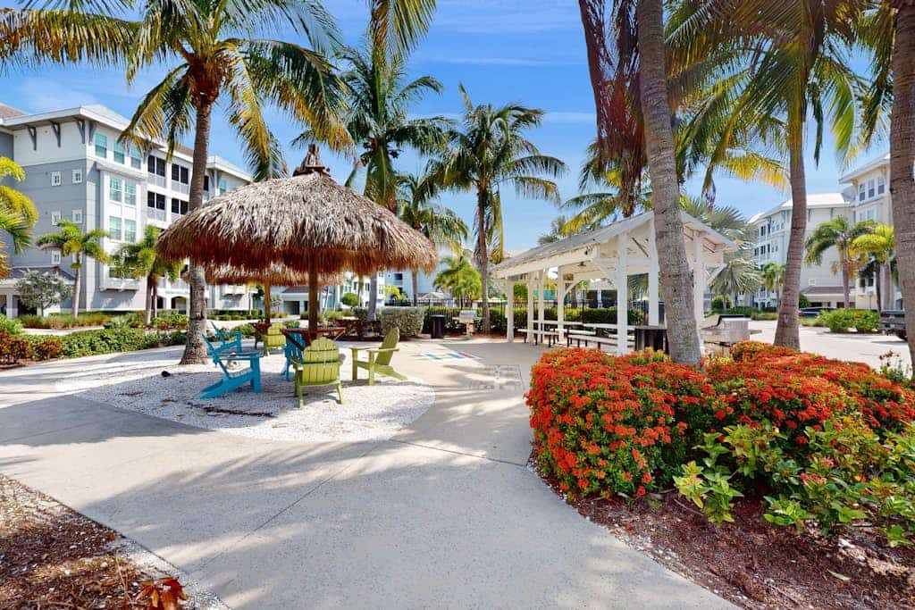 Luxurious home with AC, Wifi, resort style amenities and close to Gulf beaches