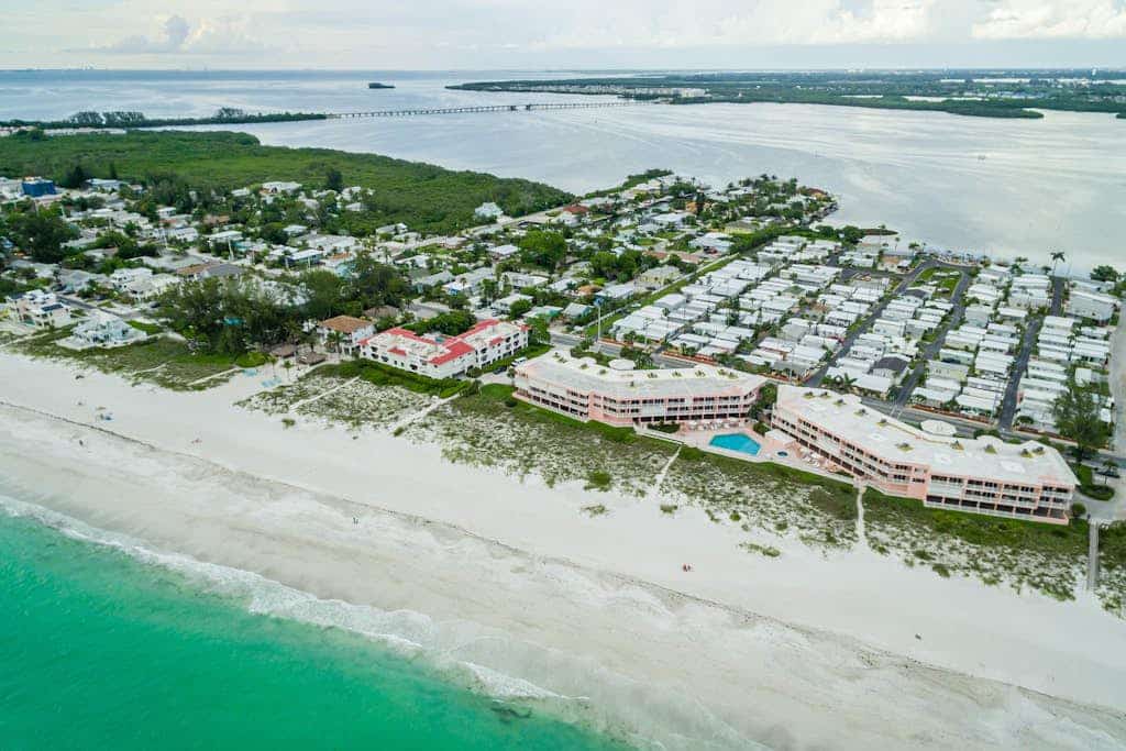 Waterfront condo w/ WiFi, furnished balcony and easy beach access