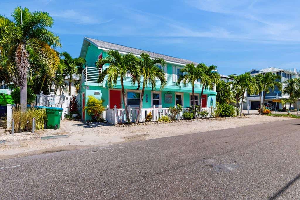 Cozy 1br condo w/ shared pool, walk to Tampa Bay and the Gulf! 
