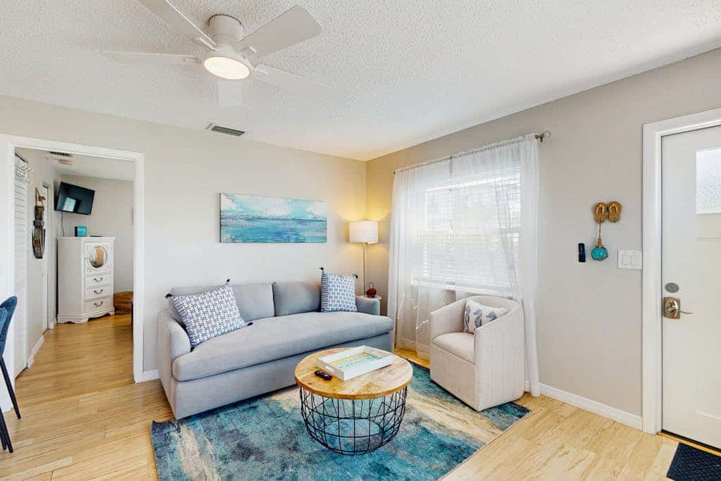 Cozy 1br condo w/ shared pool, walk to Tampa Bay and the Gulf! 
