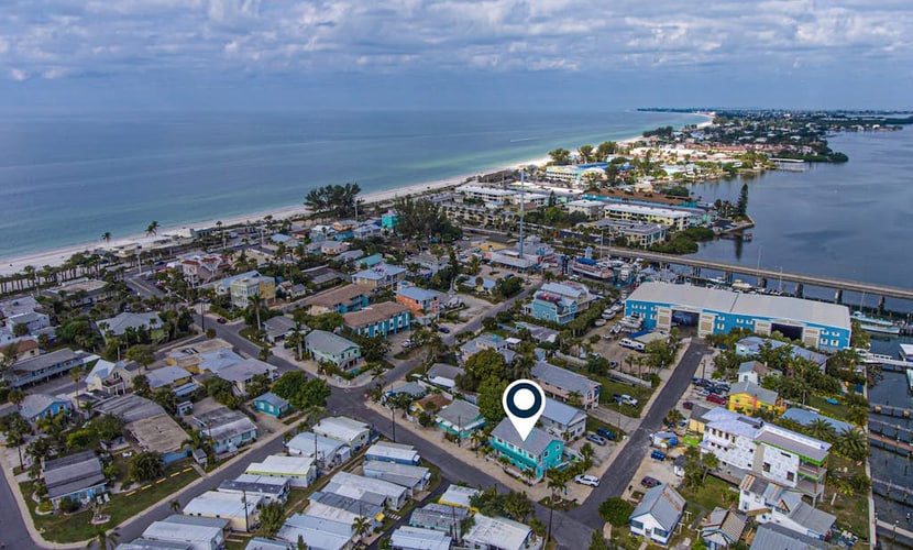 Cozy 1br condo w/ shared pool, walk to Tampa Bay and the Gulf!
