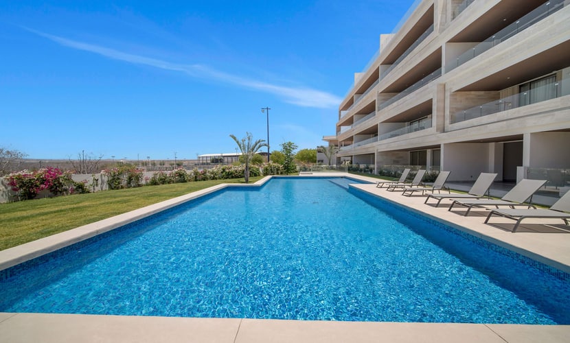 Enjoy a relaxing stay in this beautiful condo with top-tier amenities:
• 3 spacious bedrooms
• Private terrace overlooking the pool and the ocean
• Fully equipped, modern condo
• Laundry center in-home
• Resort-type pools, club house and playroom for children
• Fully equipped gym, tennis, and paddle court
• Fast Wi-Fi , Smart TV & A/C in every room
• 5-minute drive to downtown Cabo
• 1 private parking spaces
• 24/7 gated security