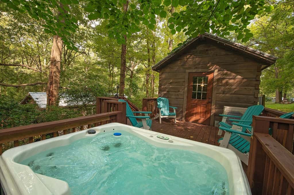 Apollonie Cabin Private Spa at Lookout Mountain