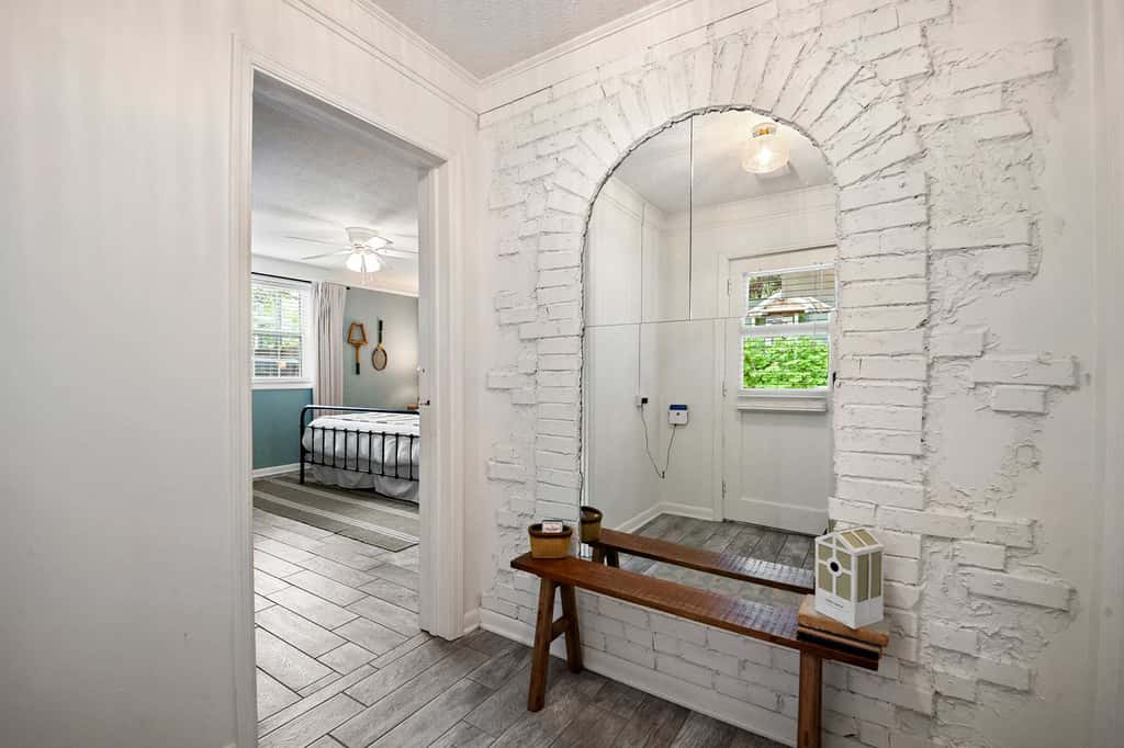 Desoto Cottage Hot Tub & Breakfast Treats