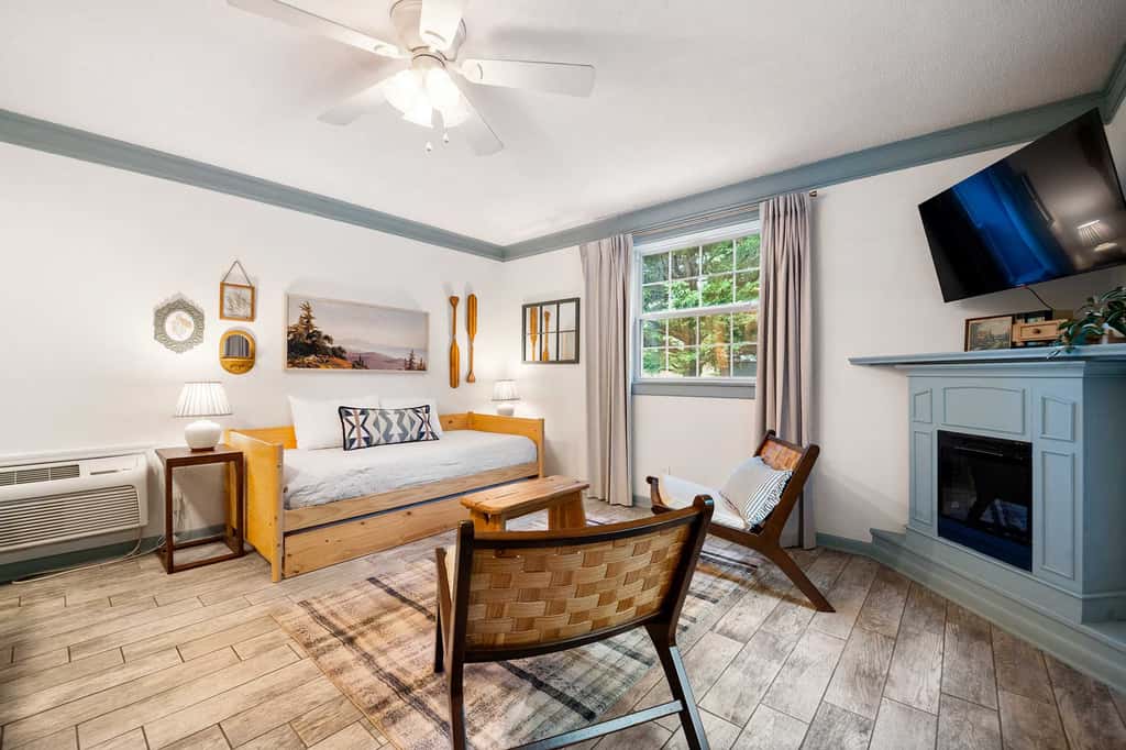 Desoto Cottage Hot Tub & Breakfast Treats