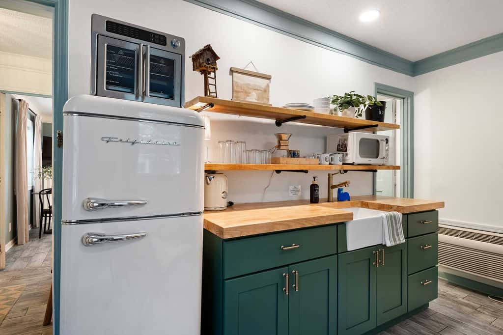 Desoto Cottage Hot Tub & Breakfast Treats