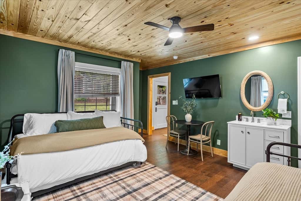 Moccasin Bend Cottage