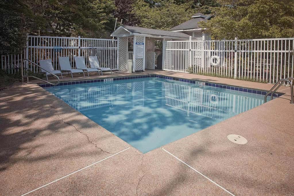 Etowah Suite w Hot Tub, Family Stay Near Rock City