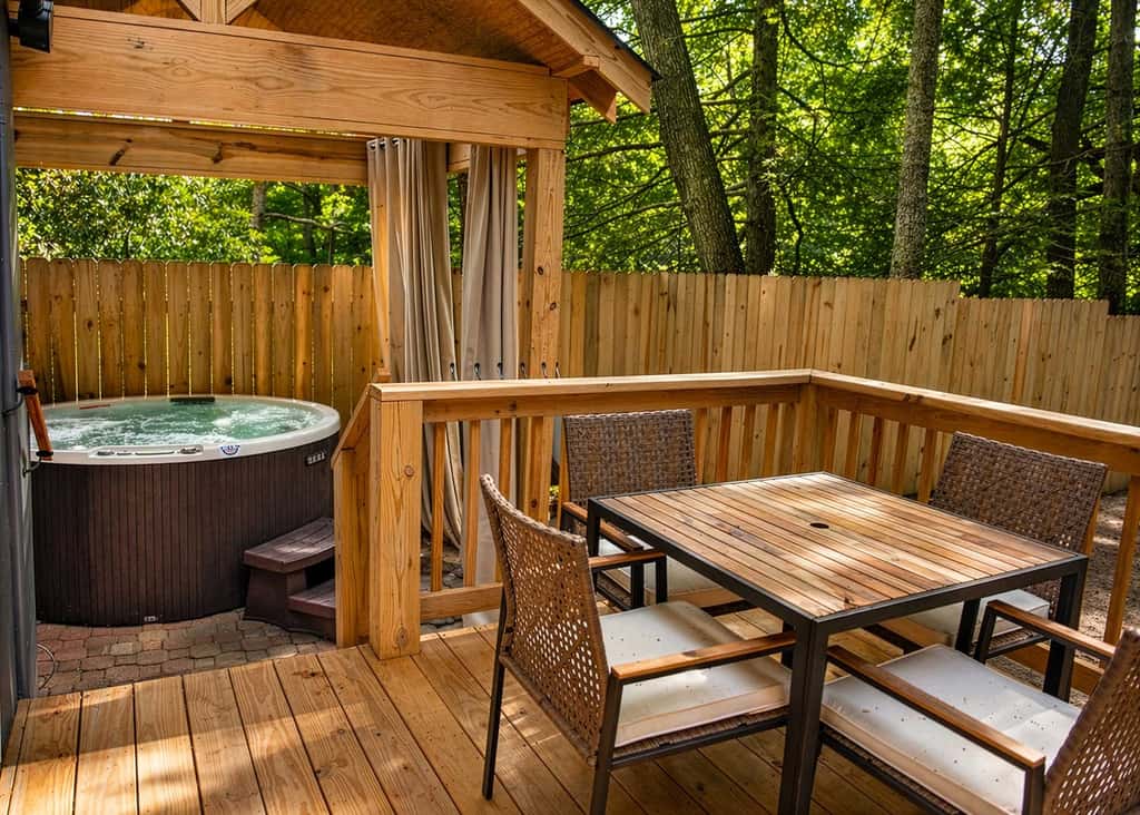 Etowah Suite w Hot Tub, Family Stay Near Rock City