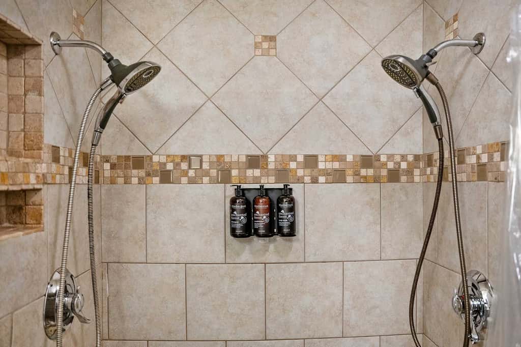 Etowah Suite w Hot Tub, Family Stay Near Rock City