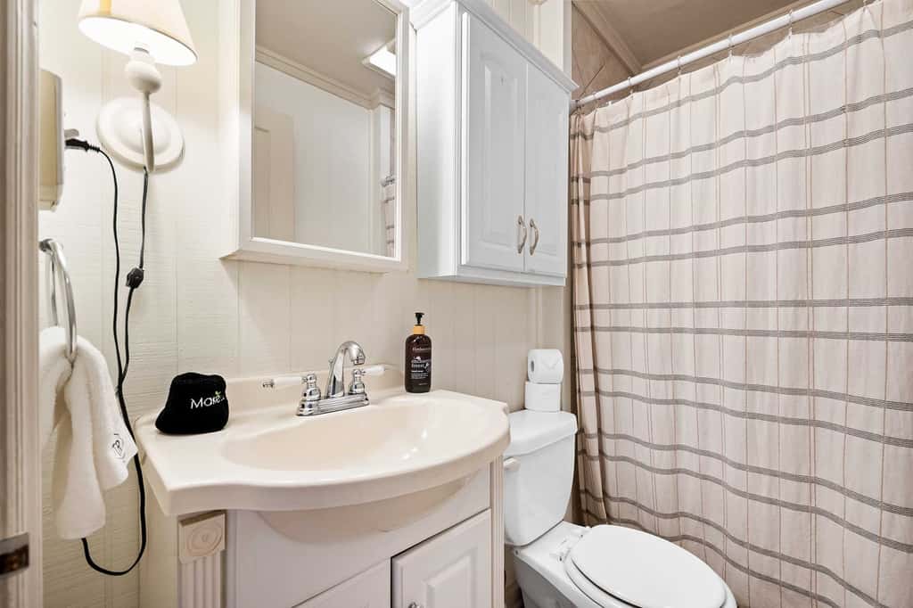 Etowah Suite w Hot Tub, Family Stay Near Rock City