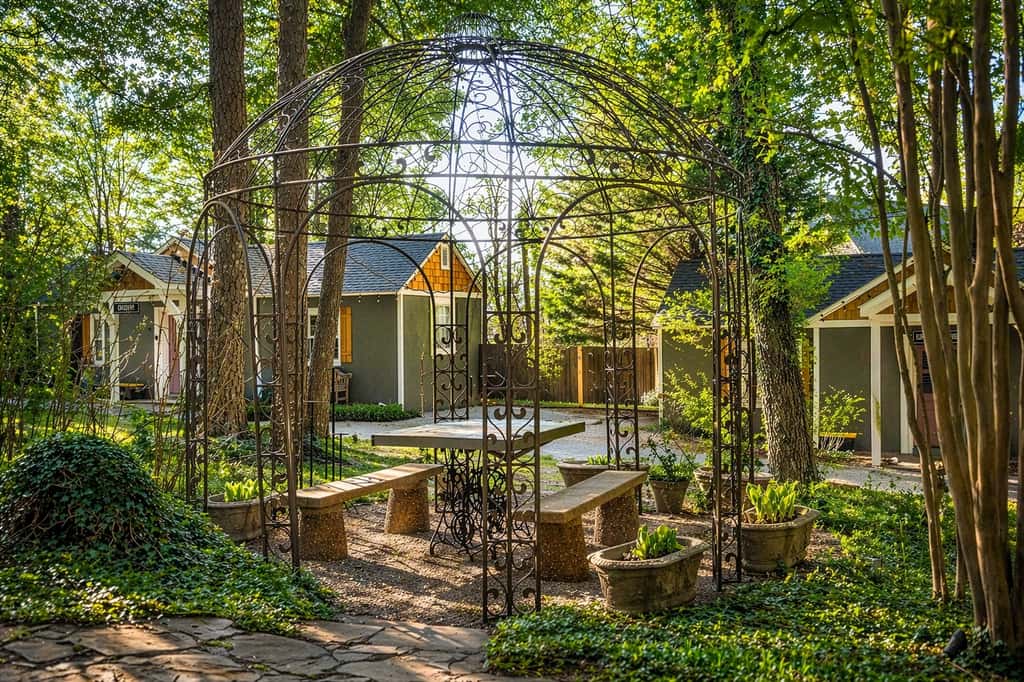 Etowah Suite w Hot Tub, Family Stay Near Rock City
