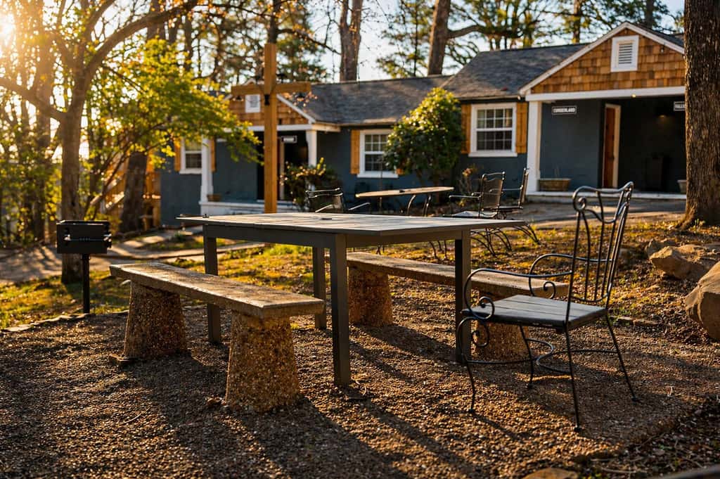Etowah Suite w Hot Tub, Family Stay Near Rock City