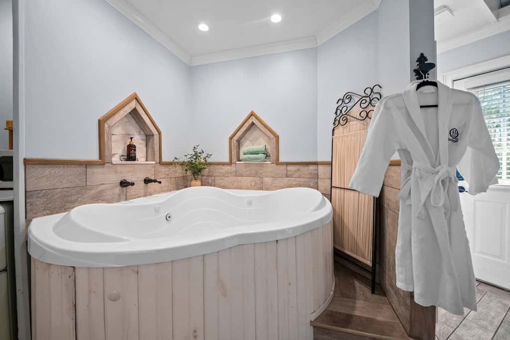 Cloudland Cottage - Ruby Falls - Spa Tub