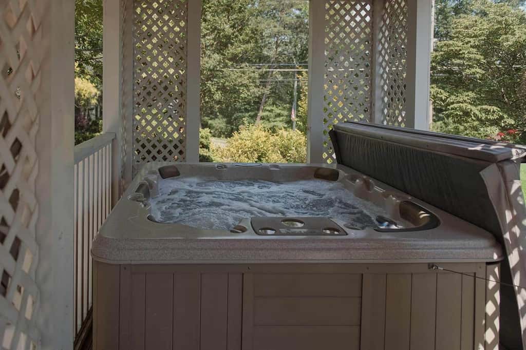 Cloudland Cottage - Ruby Falls - Spa Tub