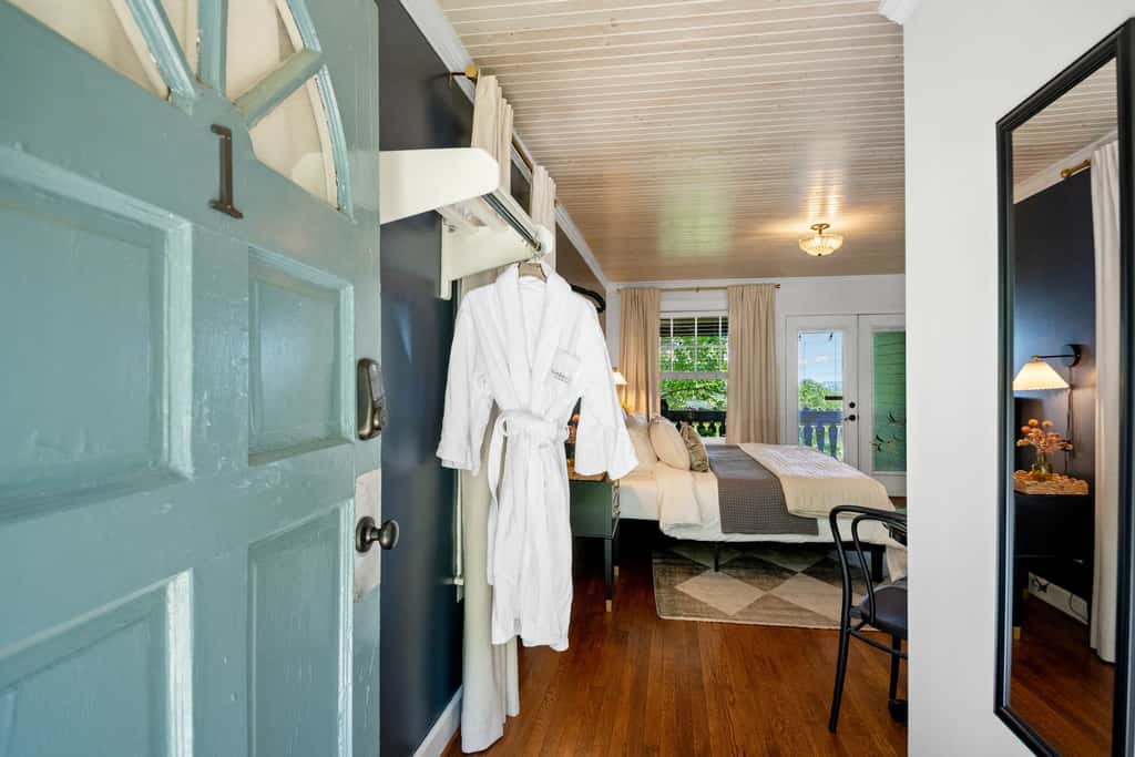 Historic Riverview Inn - King Room One