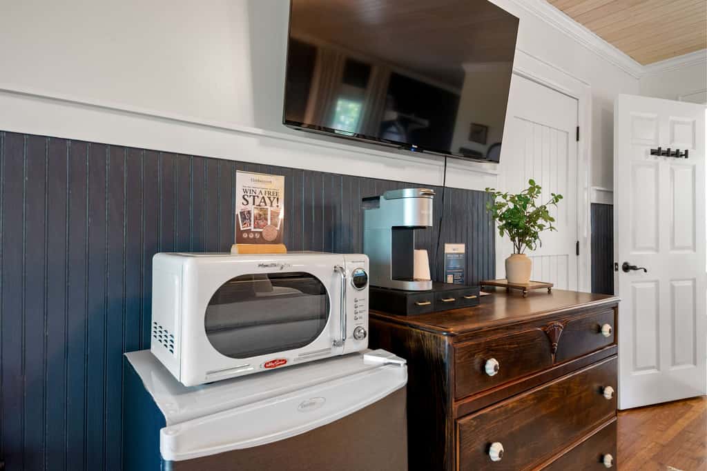 Historic Riverview Inn - King Room One