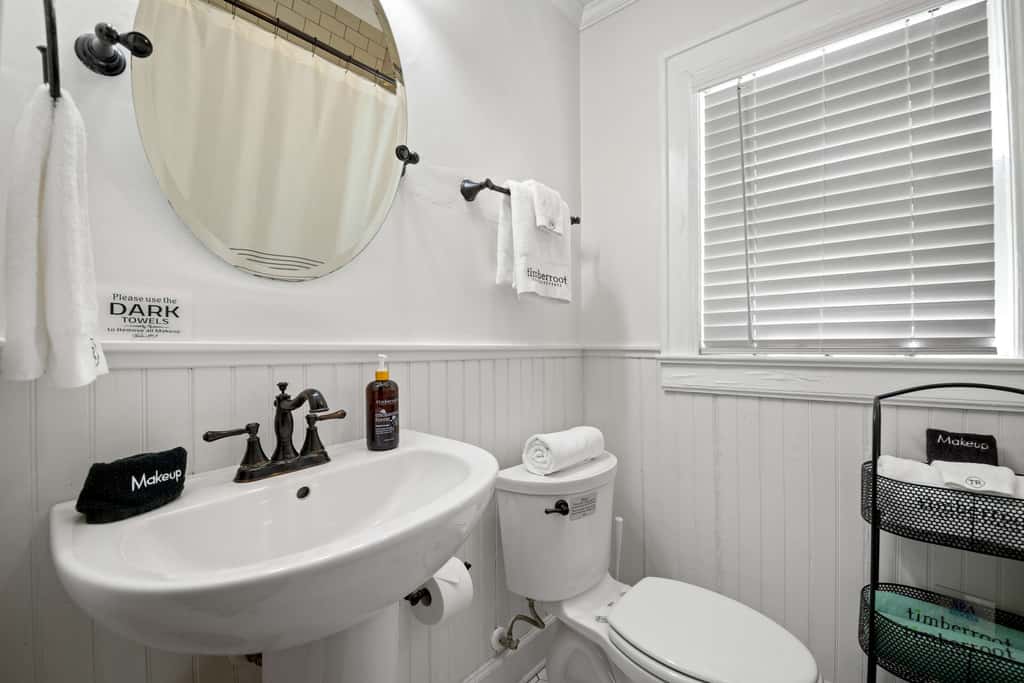 Historic Riverview Inn - King Room One