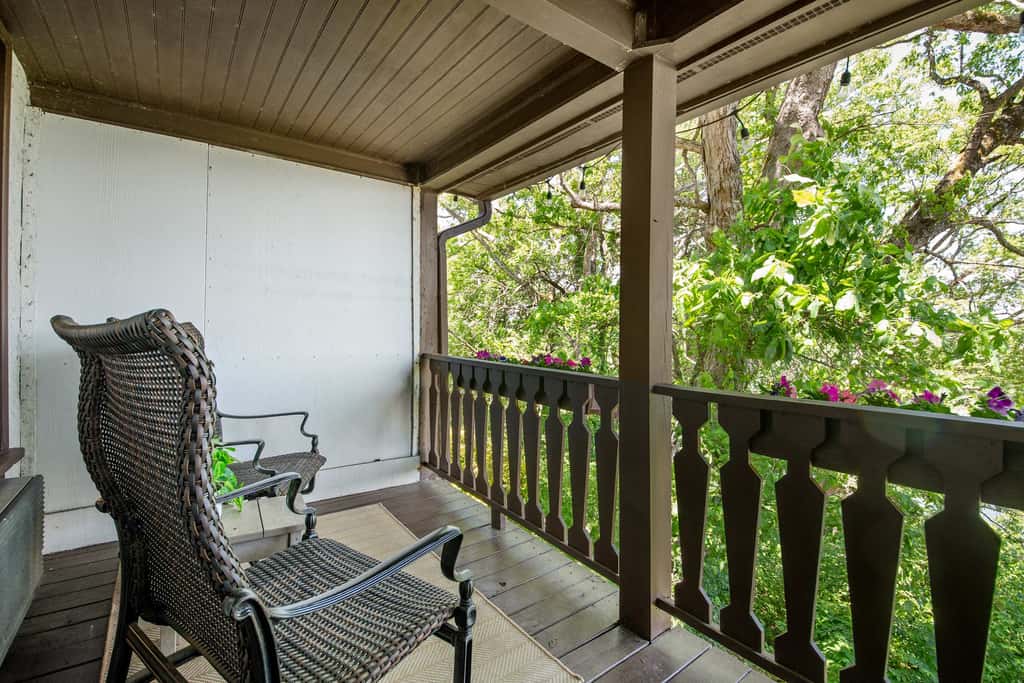 Historic Riverview Inn - King Room One
