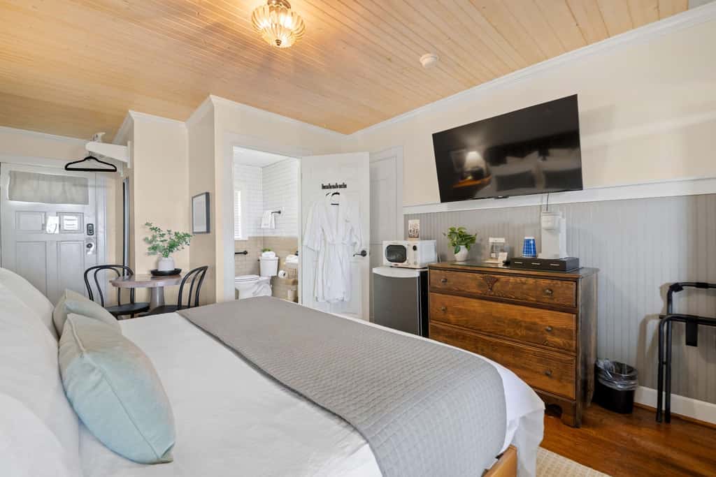 Historic Riverview Inn - King Room Two