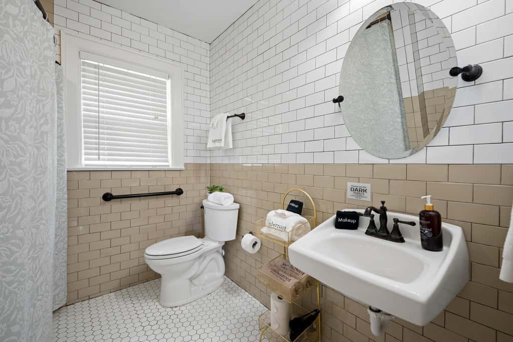 Historic Riverview Inn - King Room Two